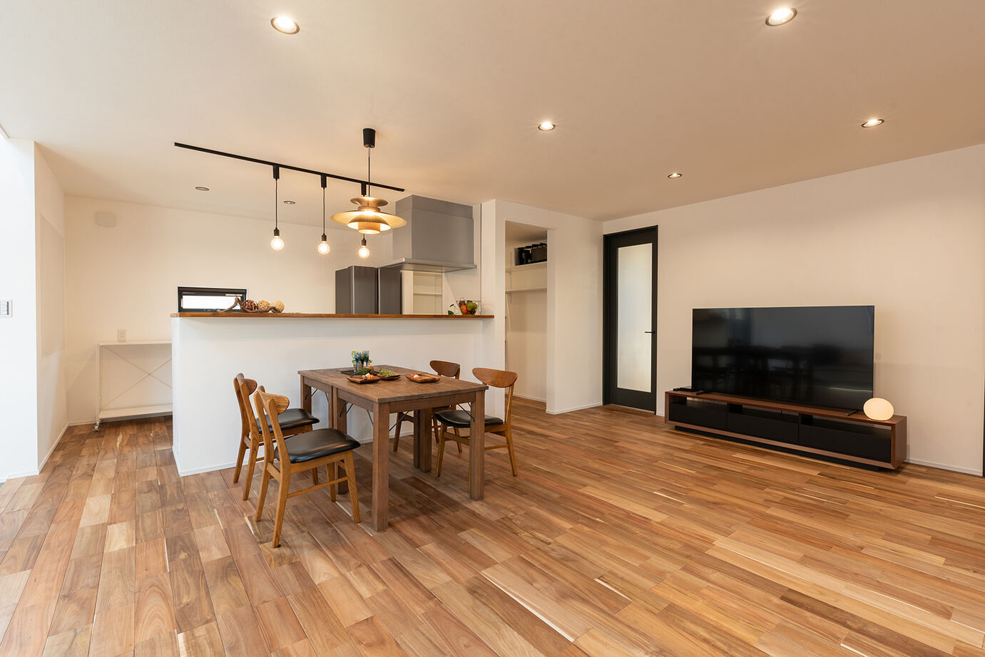 木のすまい工房 【5000万円台／ビルトインガレージ／インナーテラス／間取図】完全自由設計で叶えた3階建て二世帯住宅の建築実例画像5