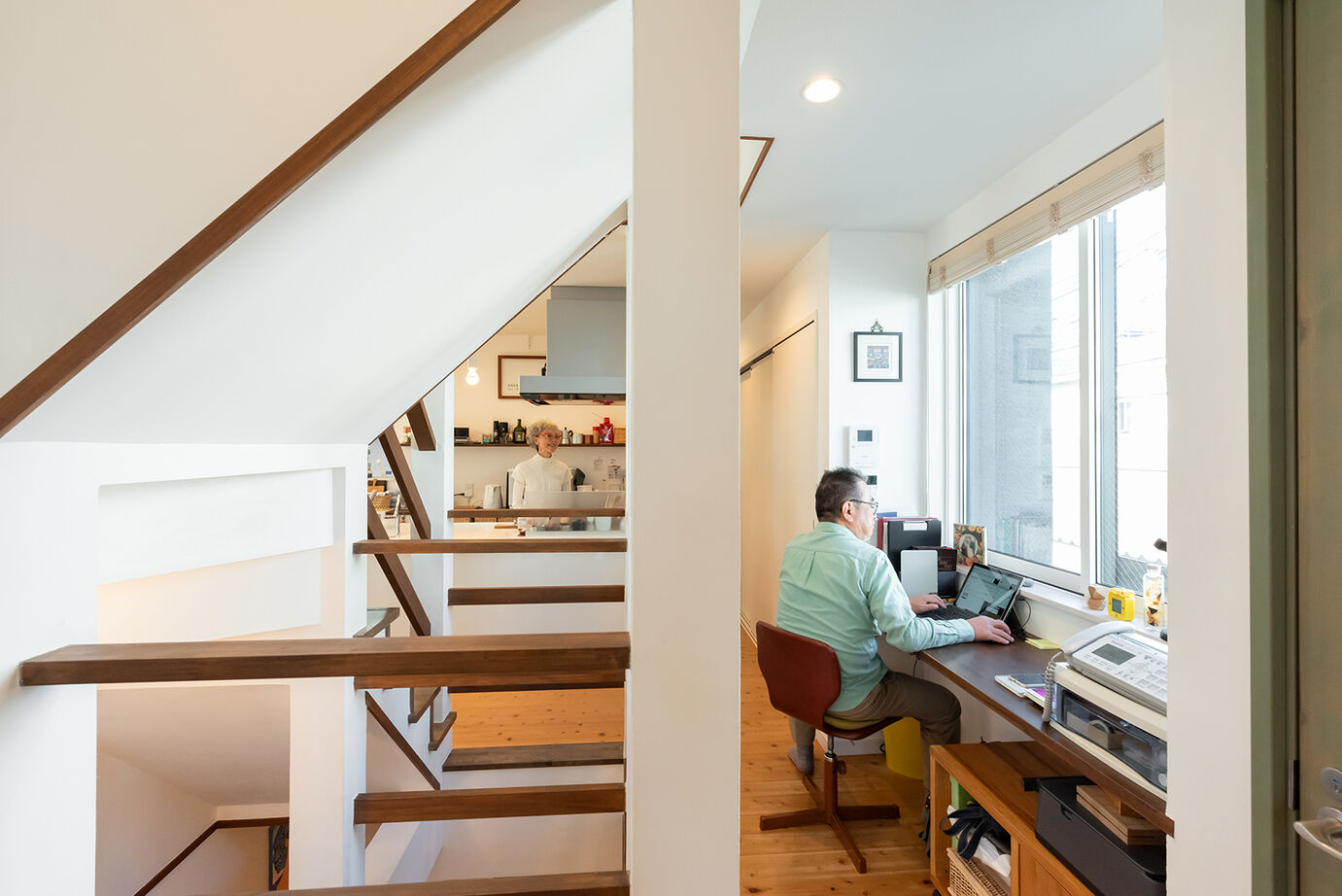 木のすまい工房 【3000万円台／狭小／3階建て／ビルトインガレージ／間取図】2階リビングはもちろん、家中を光が回るすまいの建築実例画像7