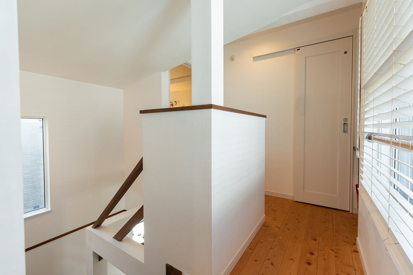 木のすまい工房 【3000万円台／狭小／3階建て／ビルトインガレージ／間取図】2階リビングはもちろん、家中を光が回るすまいの建築実例画像14