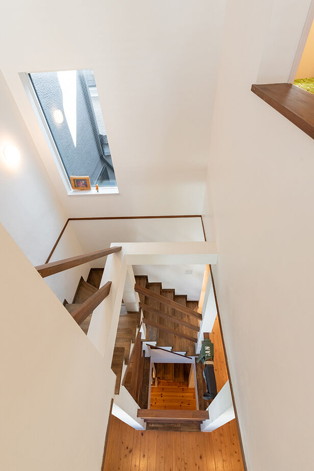 木のすまい工房 【3000万円台／狭小／3階建て／ビルトインガレージ／間取図】2階リビングはもちろん、家中を光が回るすまいの建築実例画像15