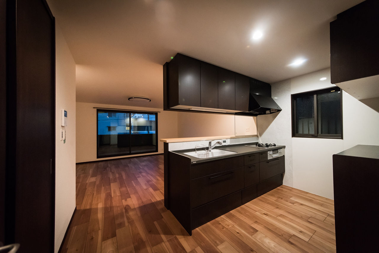 洛斗コーポレーション 【狭小地/3階建て/防音室】限られたスペースを活用し、音楽など趣味を楽しめるシックモダンな家づくりの建築実例画像3