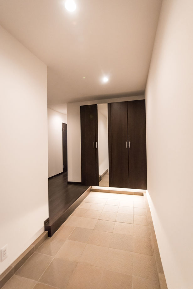 洛斗コーポレーション 【狭小地/3階建て/防音室】限られたスペースを活用し、音楽など趣味を楽しめるシックモダンな家づくりの建築実例画像10