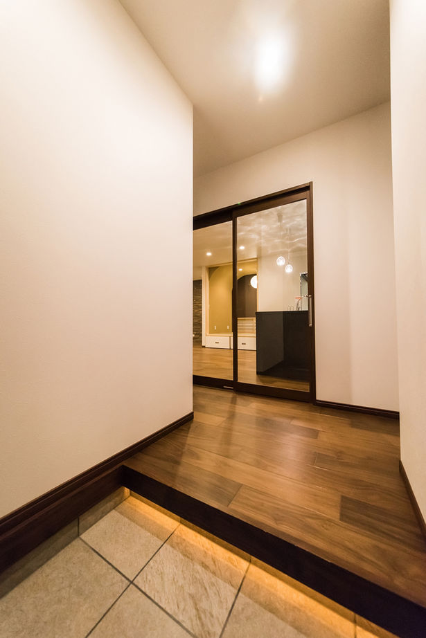 洛斗コーポレーション 【6人家族/子育て/家事ラク】暮らしやすい間取りや収納の工夫と、洗練されたデザインを両立させた住まいの建築実例画像5