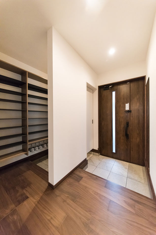 洛斗コーポレーション 【6人家族/子育て/家事ラク】暮らしやすい間取りや収納の工夫と、洗練されたデザインを両立させた住まいの建築実例画像6