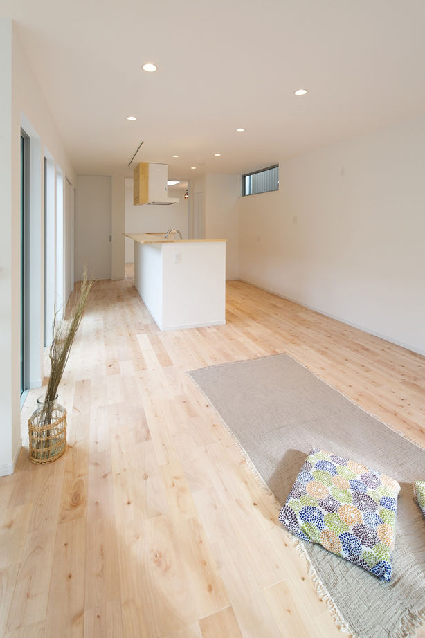 洛斗コーポレーション 【中庭/2階リビング/自然素材/子育て動線】北向き敷地でも光たっぷり。LDKに続く子ども部屋もポイントの建築実例画像2