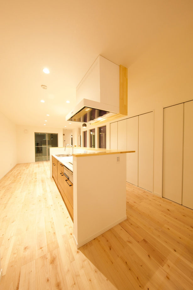 洛斗コーポレーション 【中庭/2階リビング/自然素材/子育て動線】北向き敷地でも光たっぷり。LDKに続く子ども部屋もポイントの建築実例画像5