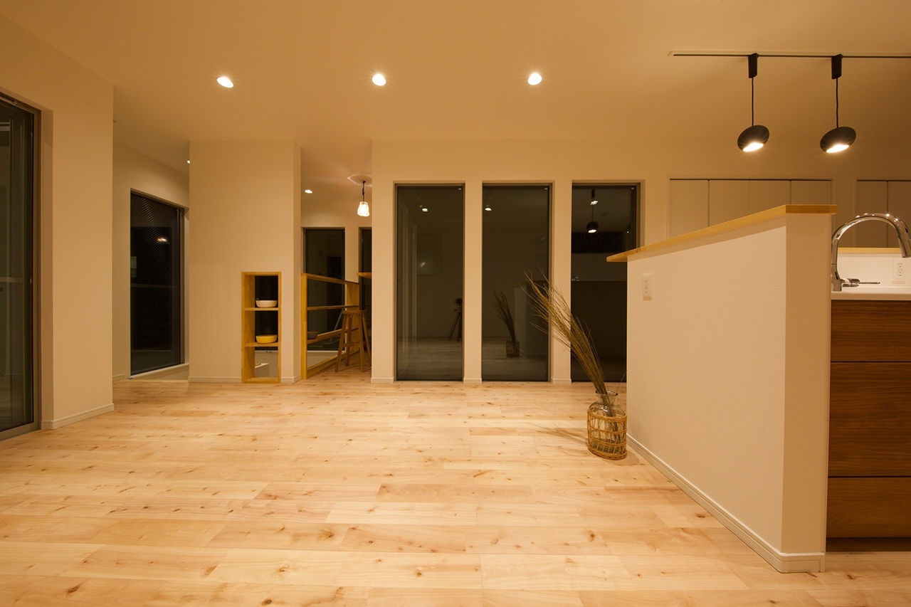 洛斗コーポレーション 【中庭/2階リビング/自然素材/子育て動線】北向き敷地でも光たっぷり。LDKに続く子ども部屋もポイントの建築実例画像6