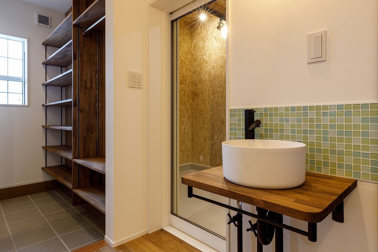 ヴィーヴル 【愛知県×平屋】アメリカンスタイルの平屋。夫婦二人で暮らすガレージのあるオシャレな家の建築実例画像6