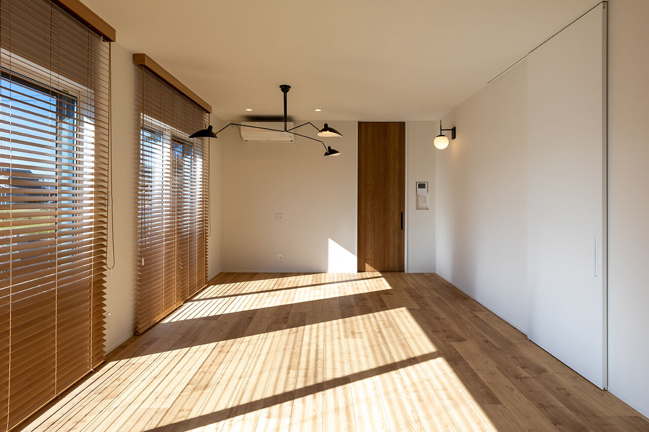 ヴィーヴル 【2500～2999万円×シンプルモダン】木を活かしたLDKは20帖。全居室に2.5帖のウォークインクローゼット付きの建築実例画像4