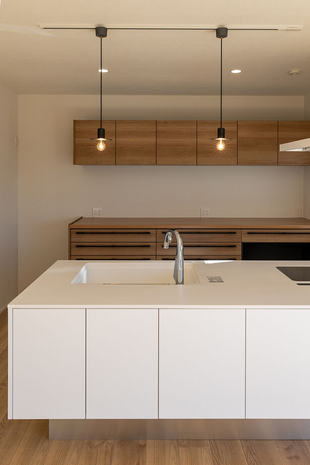 ヴィーヴル 【2500～2999万円×シンプルモダン】木を活かしたLDKは20帖。全居室に2.5帖のウォークインクローゼット付きの建築実例画像6