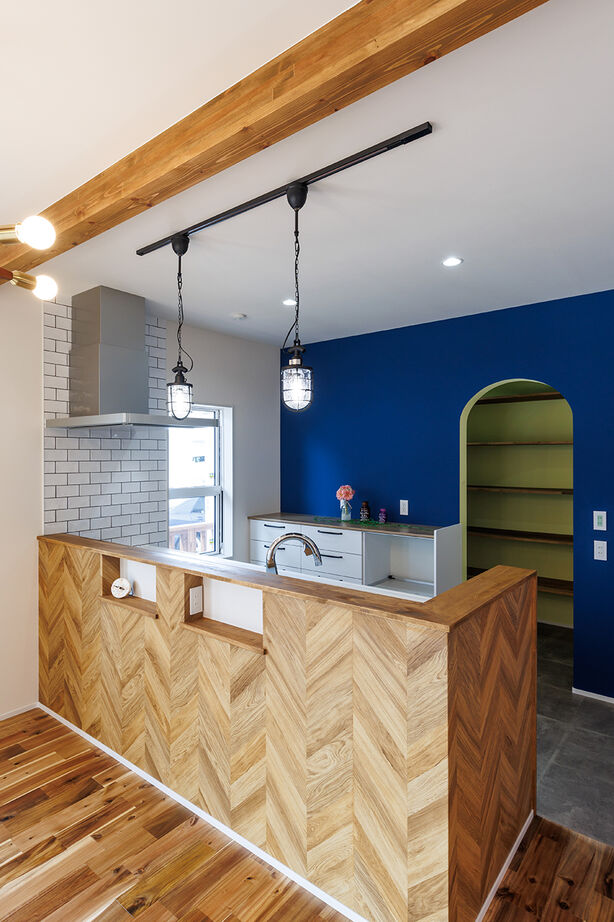 ヴィーヴル 【3000～3499万円×ドライウォール×サーファーズハウス】カバードポーチのあるカリフォルニアスタイルの家の建築実例画像2