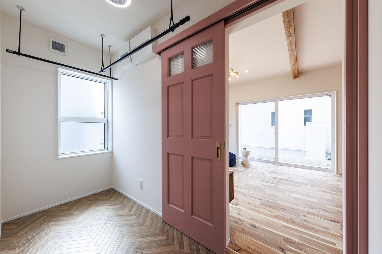 ヴィーヴル 【3000～3499万円×ドライウォール×サーファーズハウス】カバードポーチのあるカリフォルニアスタイルの家の建築実例画像4