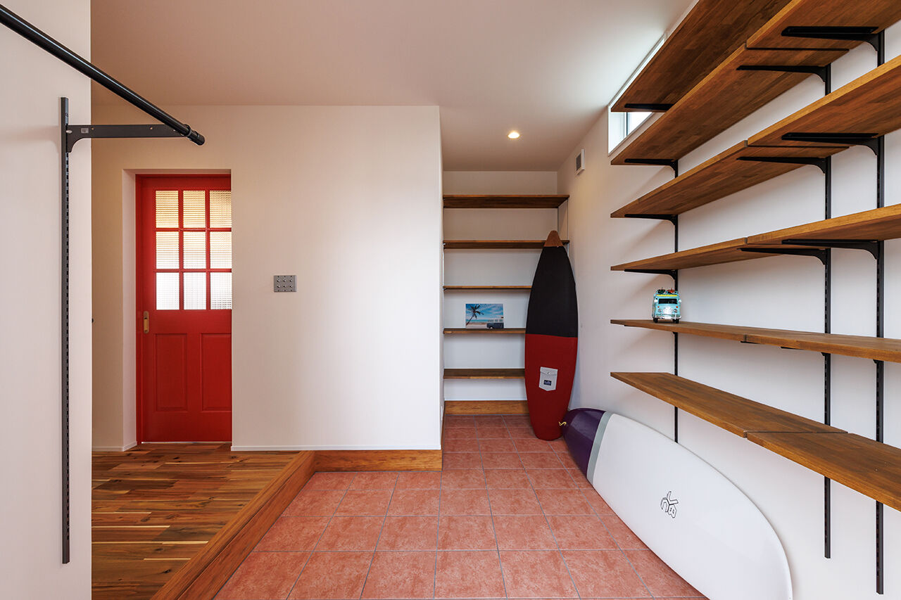 ヴィーヴル 【3000～3499万円×ドライウォール×サーファーズハウス】カバードポーチのあるカリフォルニアスタイルの家の建築実例画像9