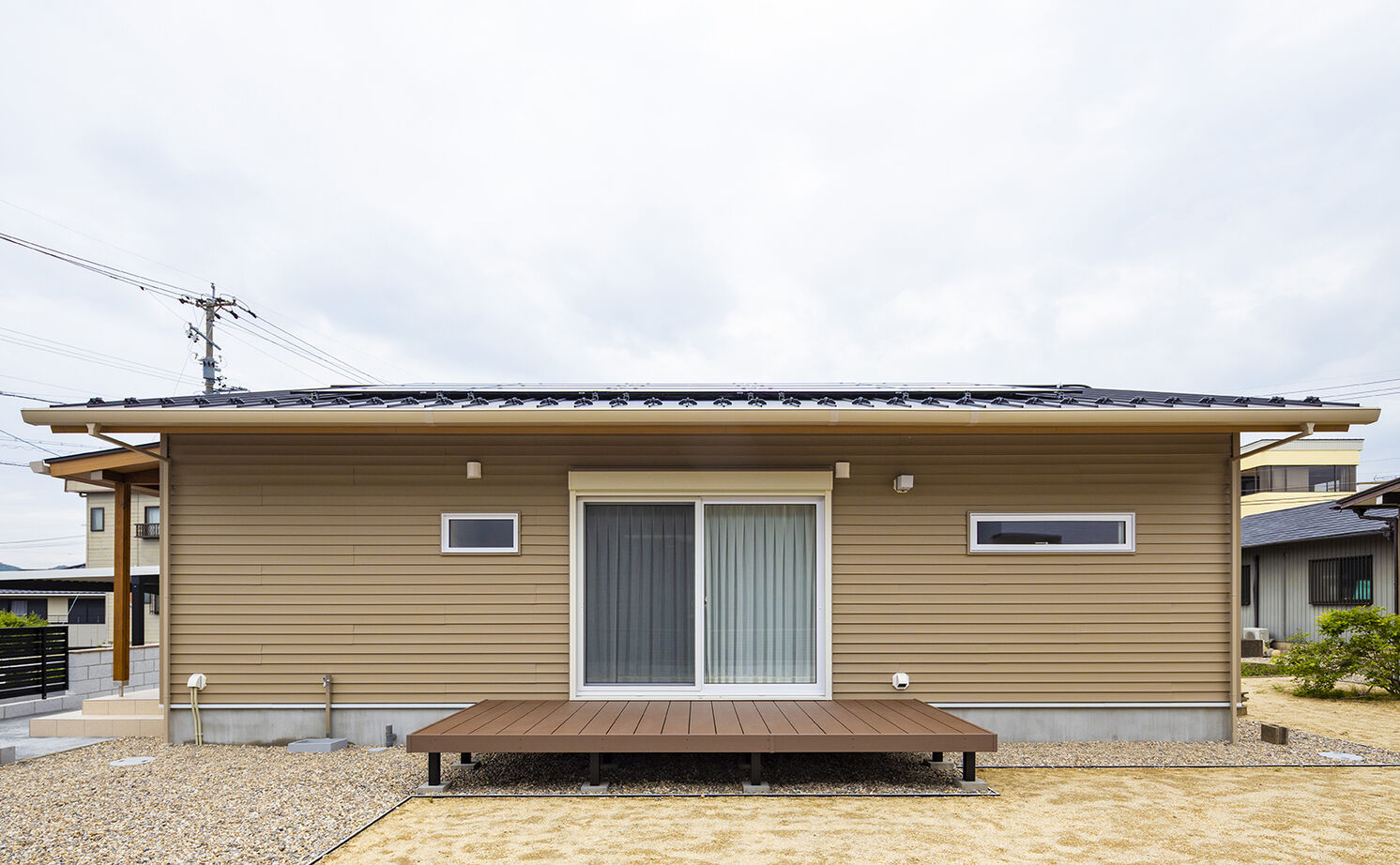 ヴィーヴル 【2000万円台×コンパクト×20坪台】リビングに家族が集う自然素材の平屋。杉板貼りの勾配天井に造作本棚もの建築実例画像6