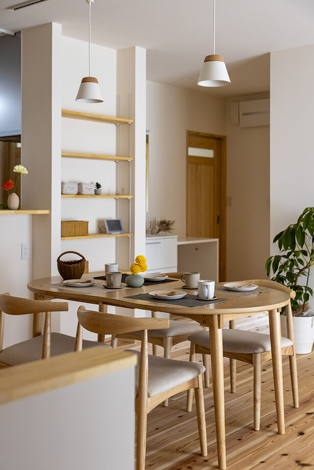 ヴィーヴル 【2000万円台×コンパクト×20坪台】リビングに家族が集う自然素材の平屋。杉板貼りの勾配天井に造作本棚もの建築実例画像13