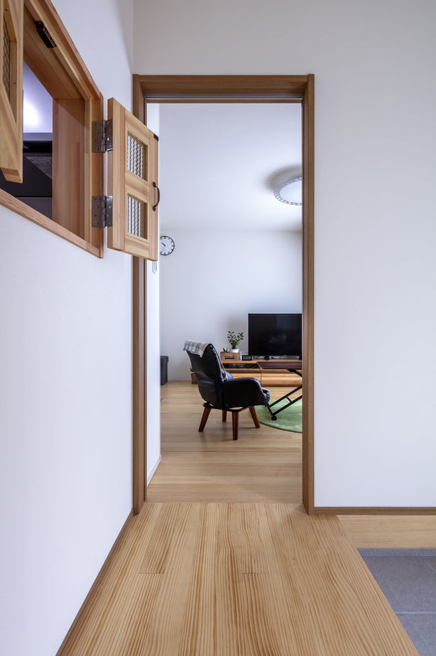 木暮らし工房サンハウス 【間取り図有／1000万円台後半／室内窓】家族のコミュニケーションもばっちり！室内窓のある家の建築実例画像6