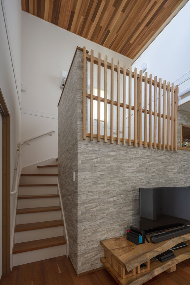 木暮らし工房サンハウス 【間取り図有／2000万円台前半／スキップフロア／子ども4人】スキップフロアを活用した一体感のある家の建築実例画像4