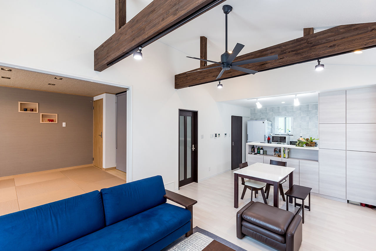 リンクワークス 【郡山市｜2530万円/延床43坪】吹抜けLDKが開放的な平屋ベースの家。用途に合わせた豊富な収納スペースは理想通りの建築実例画像2