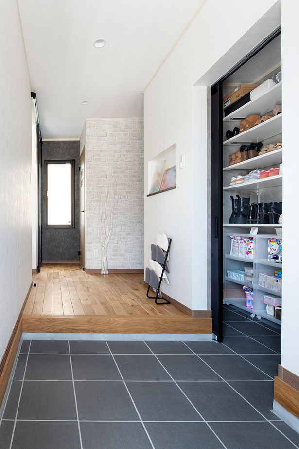 リンクワークス 【郡山市｜2150万円/延床36坪】ガルバ外壁×木目がスタイリッシュな家。キッチンや主寝室は間接照明でムーディーにの建築実例画像10