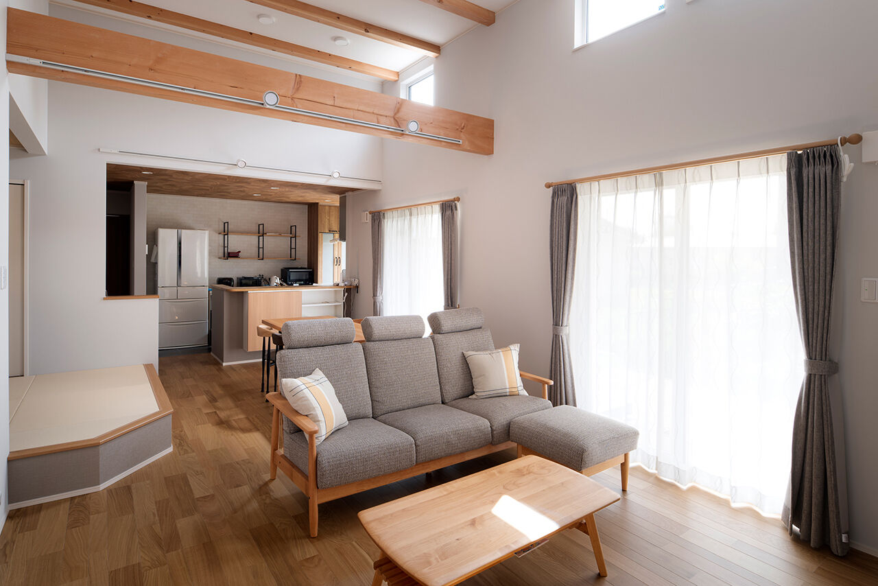 リンクワークス 【本宮市｜2200万円/延床36坪】青空を楽しめる開放的な吹抜けリビングが実現。大好きな電車が眺められる子ども部屋もの建築実例画像2