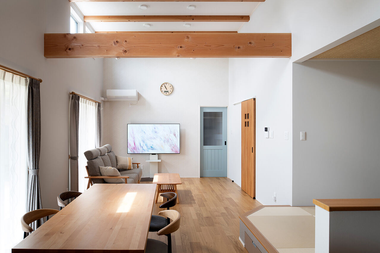 リンクワークス 【本宮市｜2200万円/延床36坪】青空を楽しめる開放的な吹抜けリビングが実現。大好きな電車が眺められる子ども部屋もの建築実例画像3