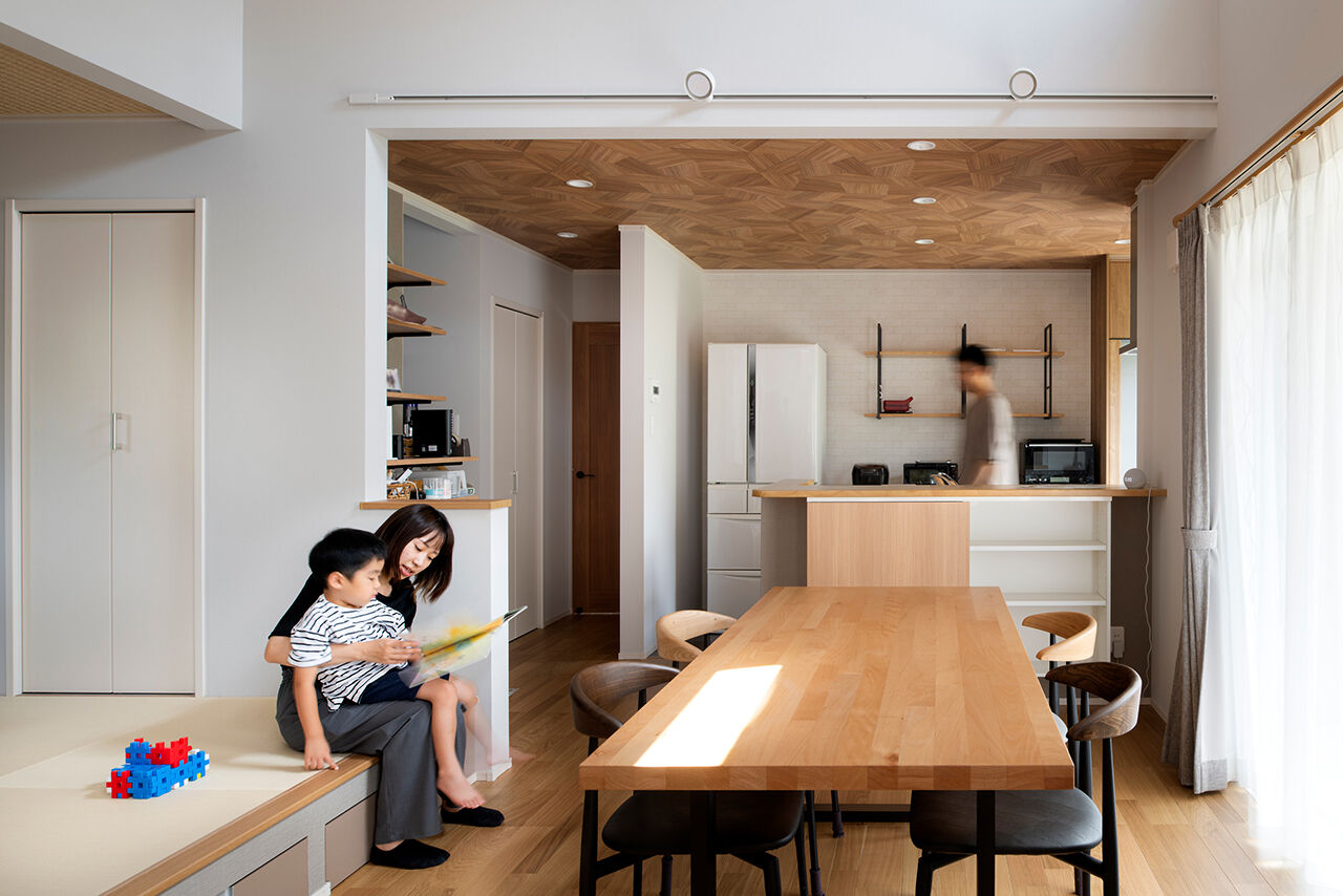 リンクワークス 【本宮市｜2200万円/延床36坪】青空を楽しめる開放的な吹抜けリビングが実現。大好きな電車が眺められる子ども部屋もの建築実例画像4