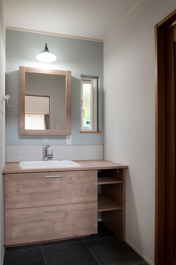 リンクワークス 【本宮市｜2200万円/延床36坪】青空を楽しめる開放的な吹抜けリビングが実現。大好きな電車が眺められる子ども部屋もの建築実例画像7