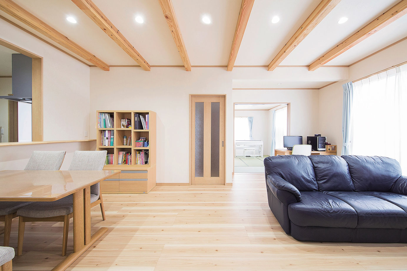 エルハウス（茅野市・諏訪市・松本市） 【4LDK平屋】動線バッチリ、明るさもクリア！平屋の快適な“真ん中”の建築実例画像2