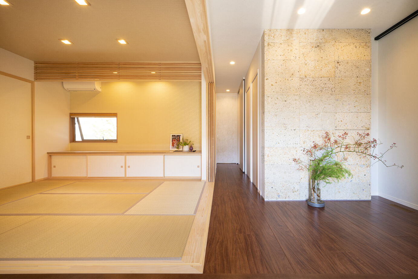 MBCハウス（MBC開発） 【2階建て/家事らく動線/パッシブデザイン】中と外をつなぐ土間と上質素材を使ったラグジュアリーな邸宅の建築実例画像2