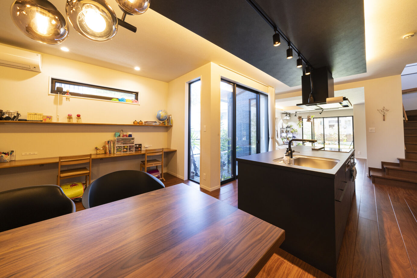 MBCハウス（MBC開発） 【2階建て/家事らく動線/パッシブデザイン】中と外をつなぐ土間と上質素材を使ったラグジュアリーな邸宅の建築実例画像5