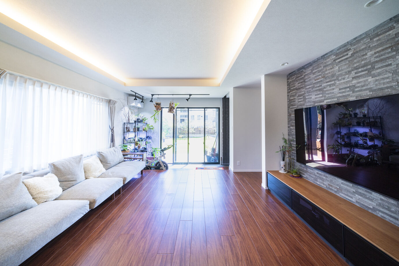 MBCハウス（MBC開発） 【2階建て/家事らく動線/パッシブデザイン】中と外をつなぐ土間と上質素材を使ったラグジュアリーな邸宅の建築実例画像7