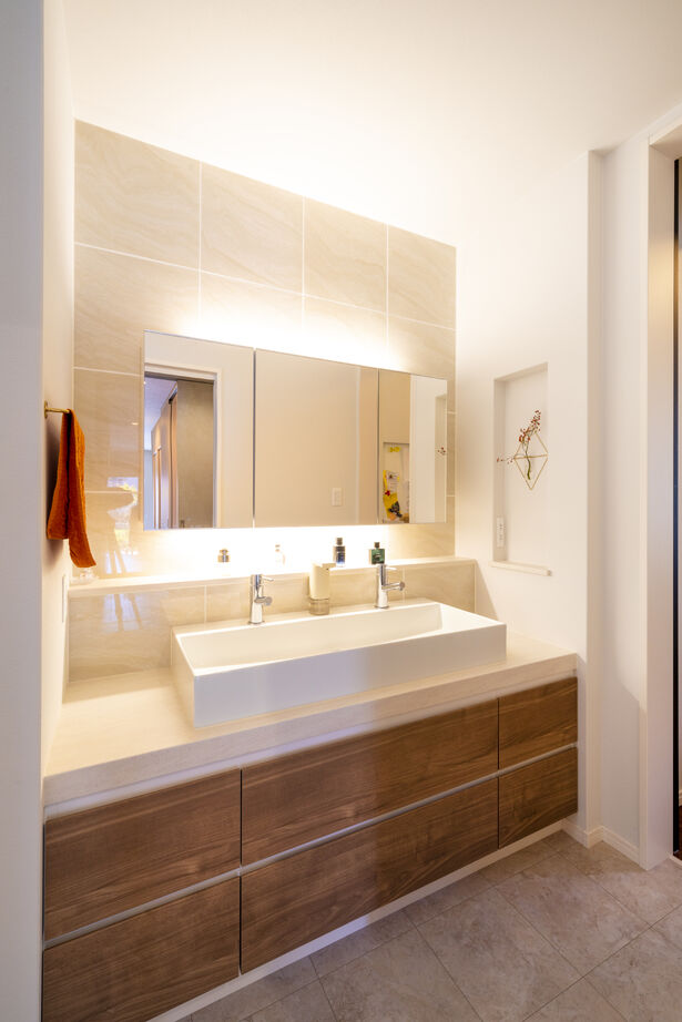 MBCハウス（MBC開発） 【2階建て/家事らく動線/パッシブデザイン】中と外をつなぐ土間と上質素材を使ったラグジュアリーな邸宅の建築実例画像9