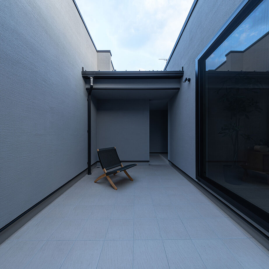 三和エステート 【2500万円～2999万円/夫婦+子供1人/26.3坪】「天窓の光と視線の抜けが心地いい、家族のための都市型平屋」の建築実例画像6