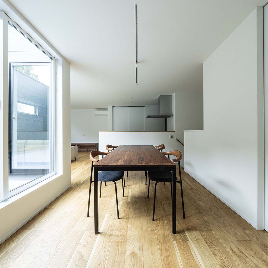 三和エステート 【2500～2999万円台/夫婦/31.6坪】「BBQのできる広々ルーフバルコニーがあるビルトインガレージの家」の建築実例画像3