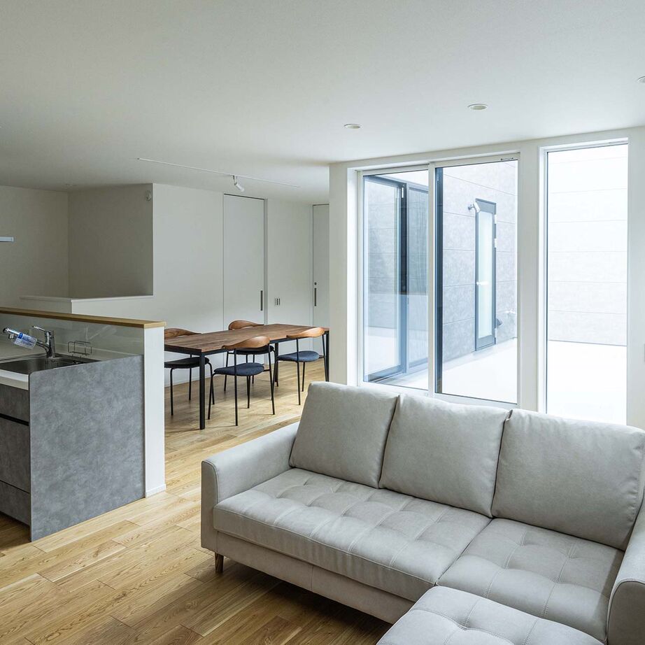 三和エステート 【2500～2999万円台/夫婦/31.6坪】「BBQのできる広々ルーフバルコニーがあるビルトインガレージの家」の建築実例画像5