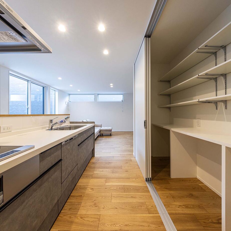 三和エステート 【2500～2999万円台/夫婦/31.6坪】「BBQのできる広々ルーフバルコニーがあるビルトインガレージの家」の建築実例画像6