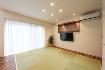 福建ホーム 【1000万円台×吹き抜け×30坪】 LDKの吹抜けが心地いい。光あふれる、のびやかな家の建築実例画像4