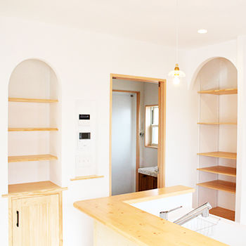 福建ホーム 【1000万円台×自然素材風×33坪】アール状の壁が連続する、「かわいい」が詰まった家。クロスづかいも◎の建築実例画像3