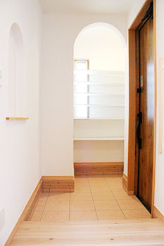 福建ホーム 【1000万円台×自然素材風×33坪】アール状の壁が連続する、「かわいい」が詰まった家。クロスづかいも◎の建築実例画像6