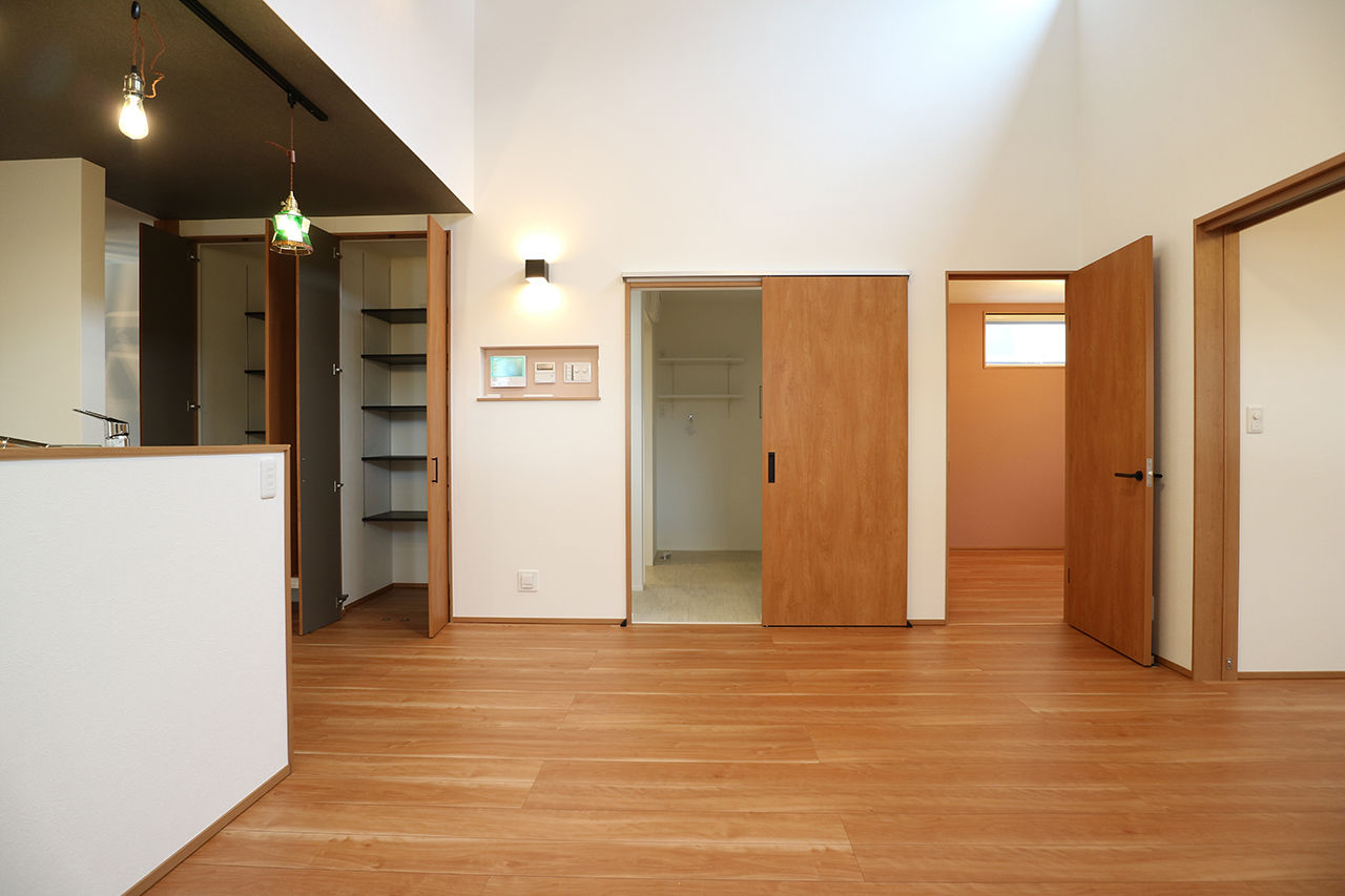 福建ホーム 【1000万円台×平屋×25坪｜間取り】勾配天井のリビングが開放的。2人暮らしにちょうどいいコンパクト平屋の建築実例画像7