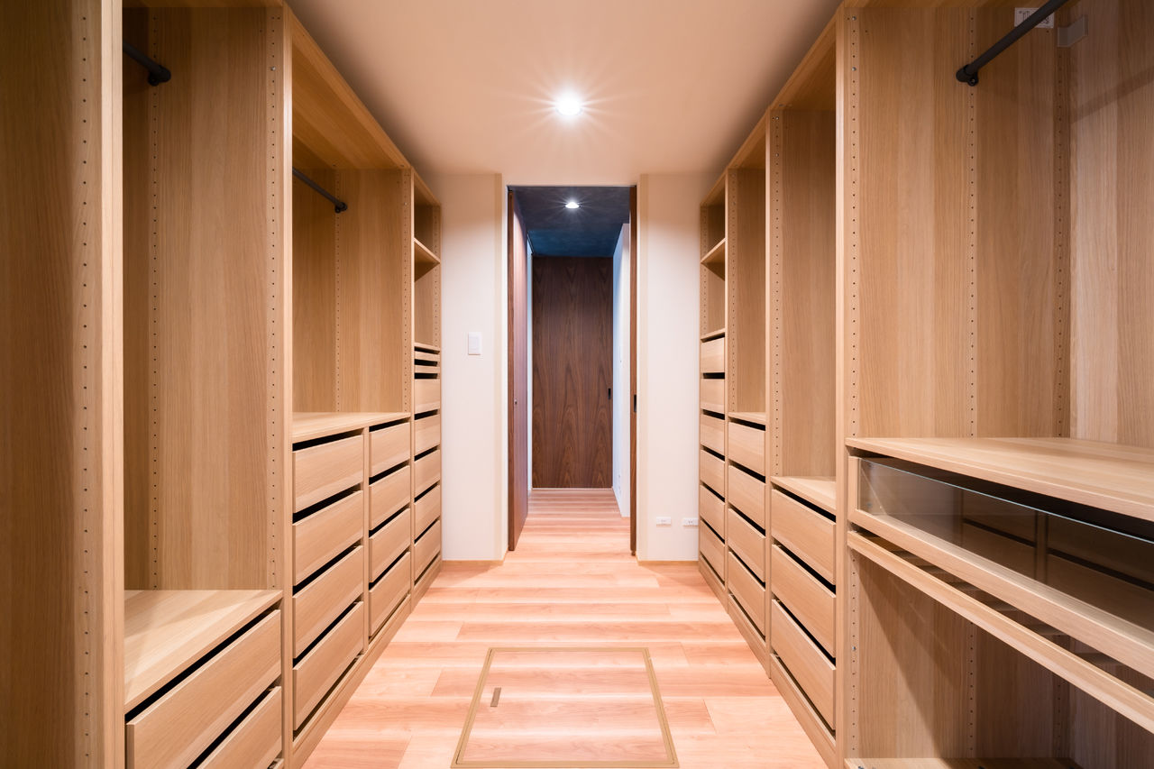 フロックス 【奈良/土地探し/間取り図有】ガジュマルの木が茂る吹き抜けリビング、サウナ、古民家風の外観の建築実例画像5