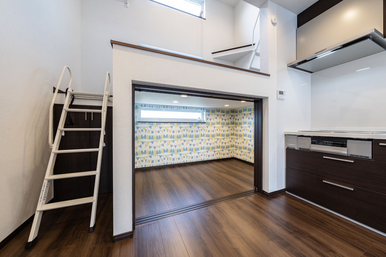 フロックス 【大阪/2000万円台/延床35坪/間取り図有】シンプルモダンでおしゃれな外観と電力は自給自足で省エネにの建築実例画像2