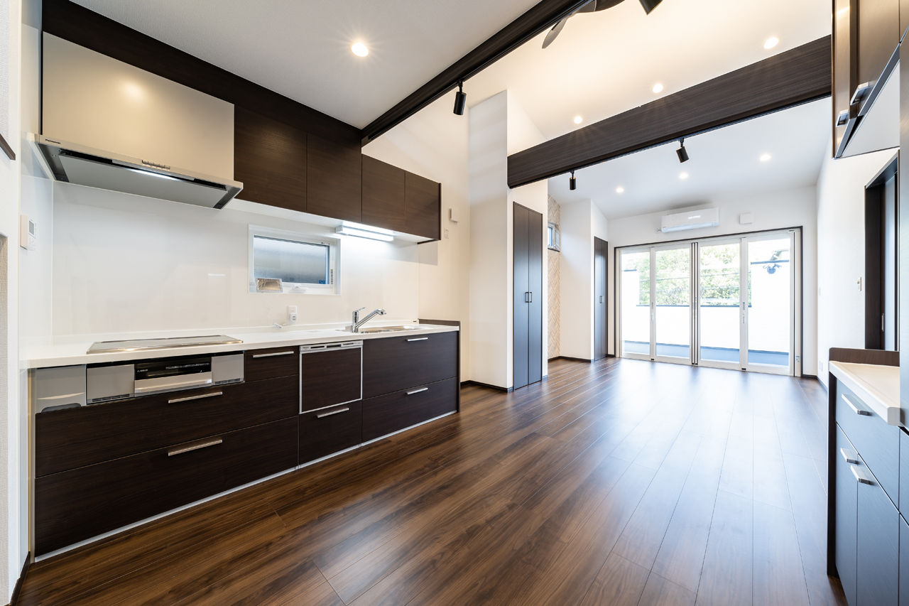 フロックス 【大阪/2000万円台/延床35坪/間取り図有】シンプルモダンでおしゃれな外観と電力は自給自足で省エネにの建築実例画像3