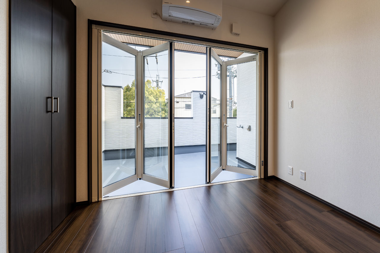 フロックス 【大阪/2000万円台/延床35坪/間取り図有】シンプルモダンでおしゃれな外観と電力は自給自足で省エネにの建築実例画像6