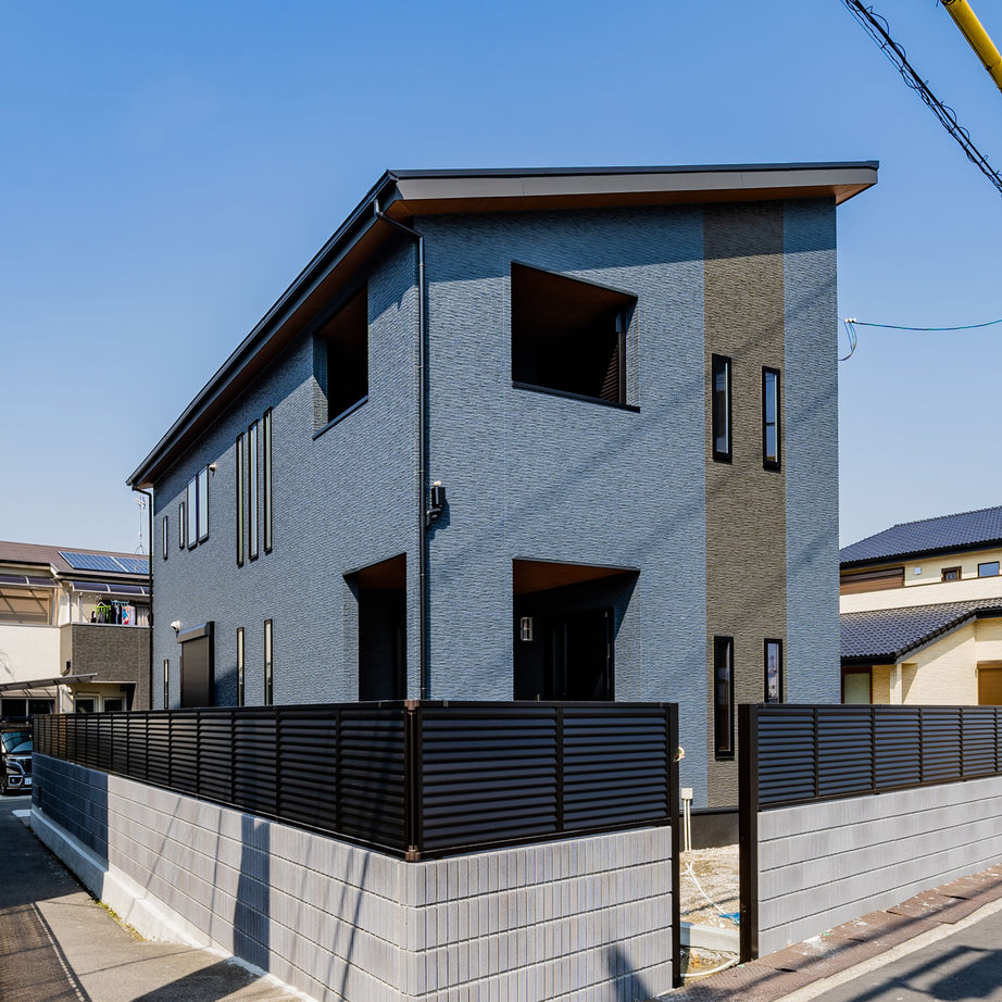 フロックス 【大阪/2000万円台/延床50坪/間取り図有】シンプルモダンなかっこいい外観と吹き抜けのあるお家の建築実例画像1