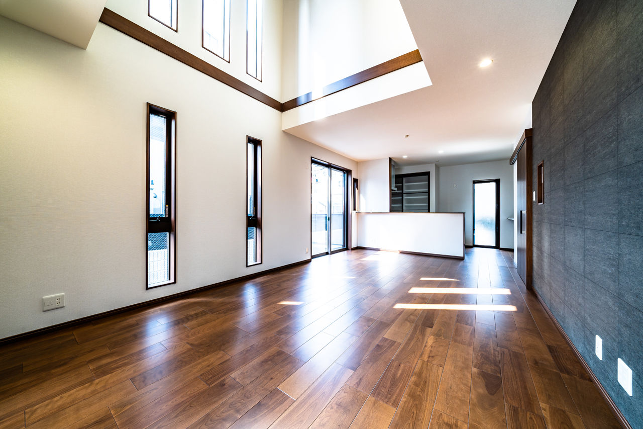 フロックス 【大阪/2000万円台/延床50坪/間取り図有】シンプルモダンなかっこいい外観と吹き抜けのあるお家の建築実例画像2