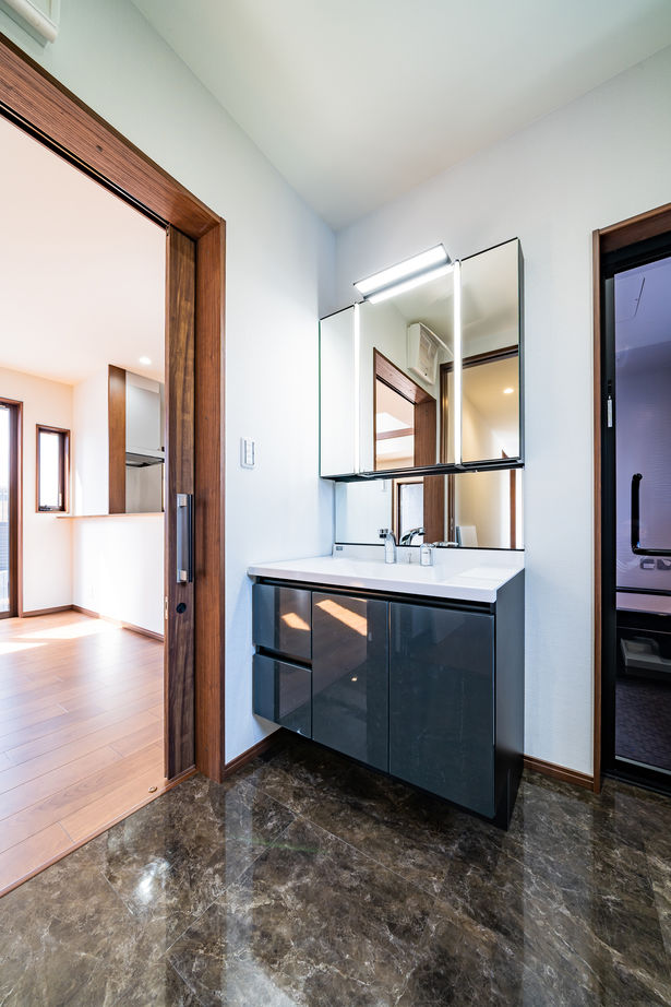 フロックス 【大阪/2000万円台/延床50坪/間取り図有】シンプルモダンなかっこいい外観と吹き抜けのあるお家の建築実例画像9