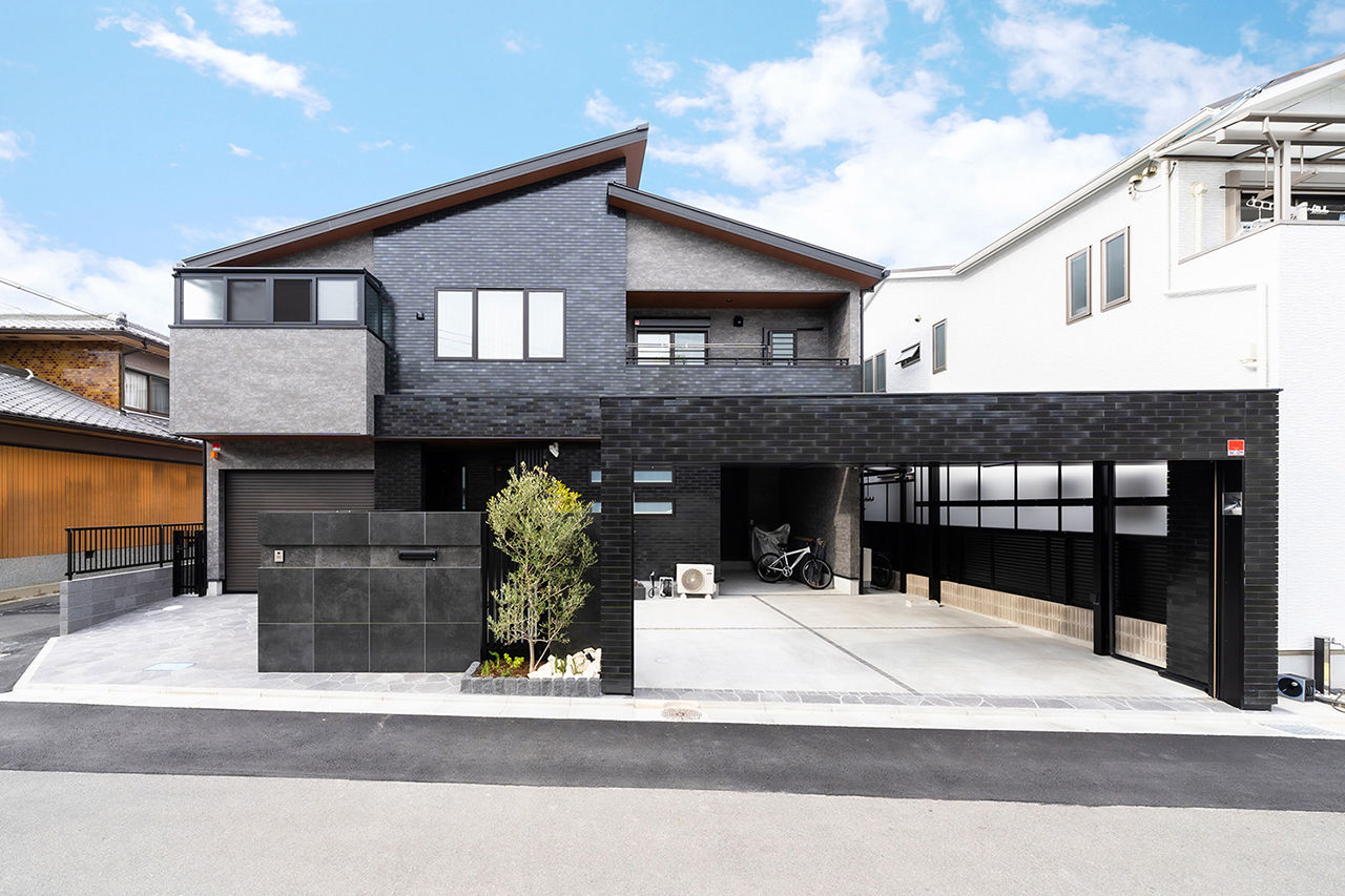 フロックス 【大阪/4000万円台/ビルトインガレージ/間取り図有】ペット共生を追求した開放的でラグジュアリーな邸宅の建築実例画像