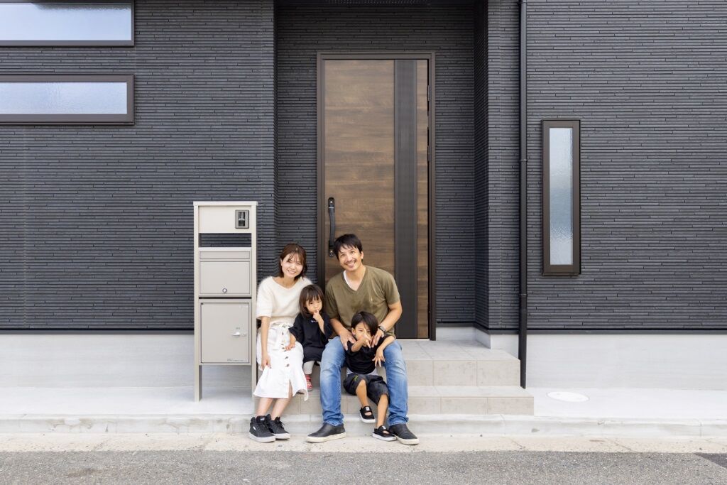 フロックス 【大東市/2世帯住宅/４LDK】設計の技術で北向きでも「明るい！！」を表現した光の間取りの建築実例画像2