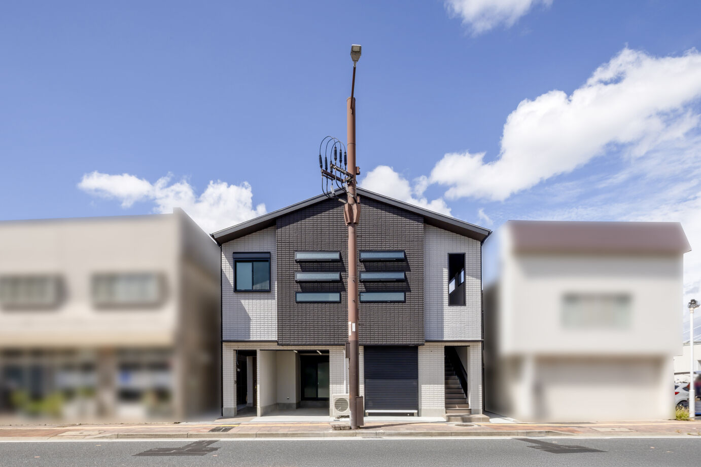 フロックス 【池田市／二世帯住宅】光と空間を操る都市のモダンデザイン。家族の気配が繋がる家の建築実例画像